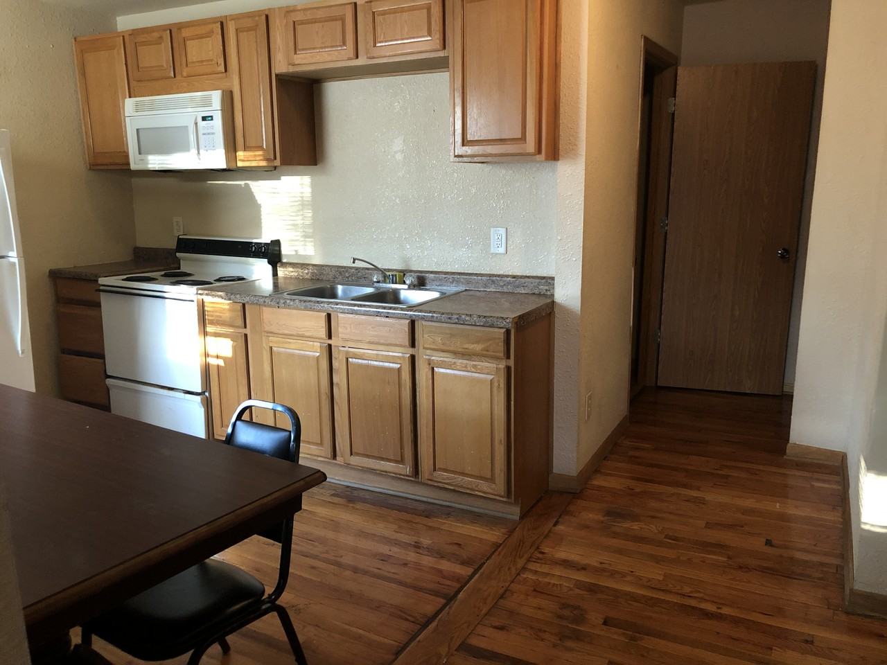 1207 E Dunklin St #C - Photo 3 of 8