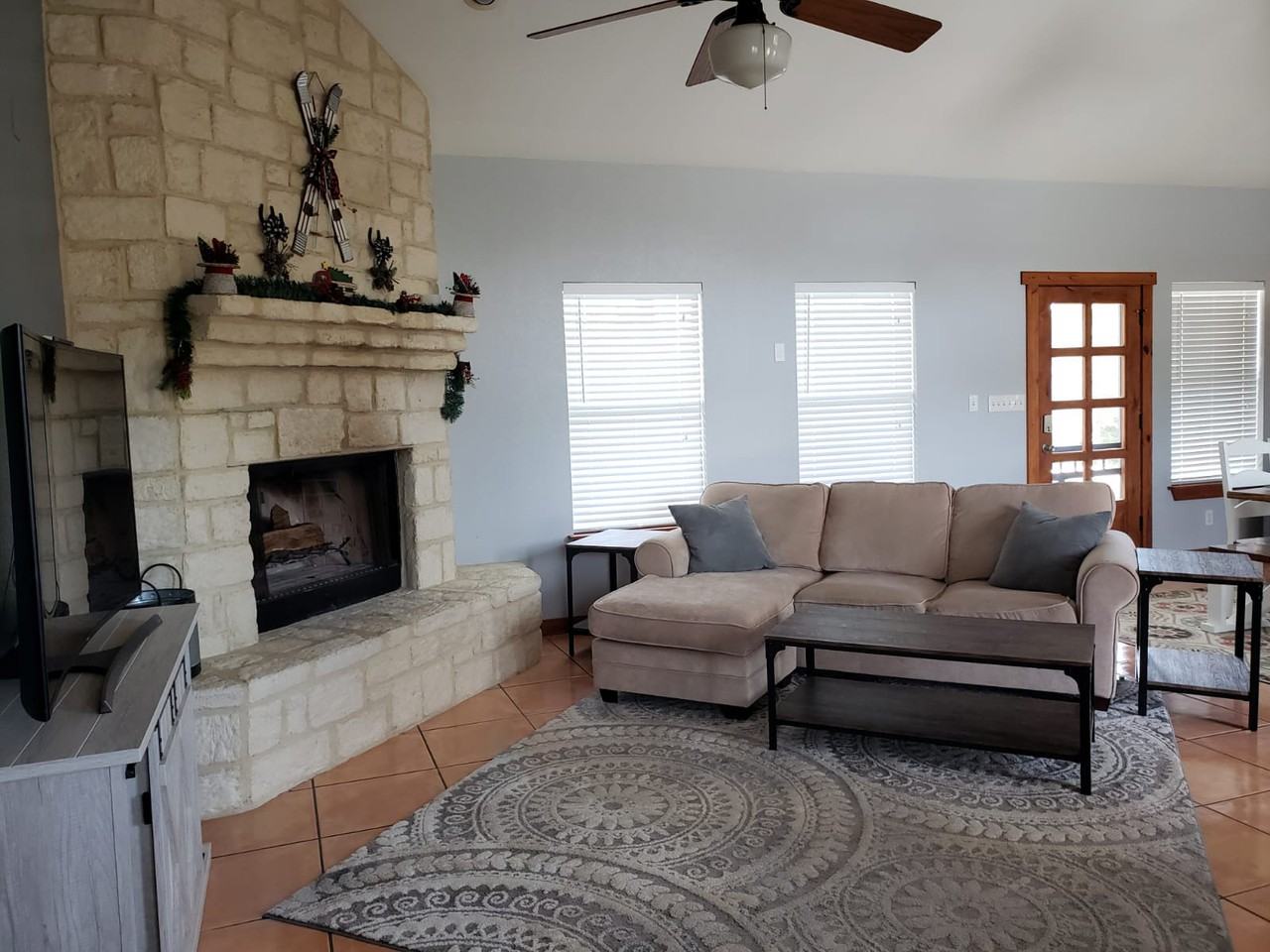 172 W Bear Springs Rd #B - Photo 3 of 12