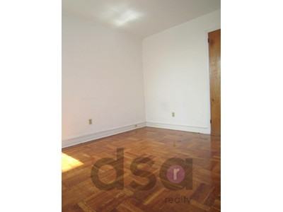 28-49 33rd St #2B - Photo 3 of 4