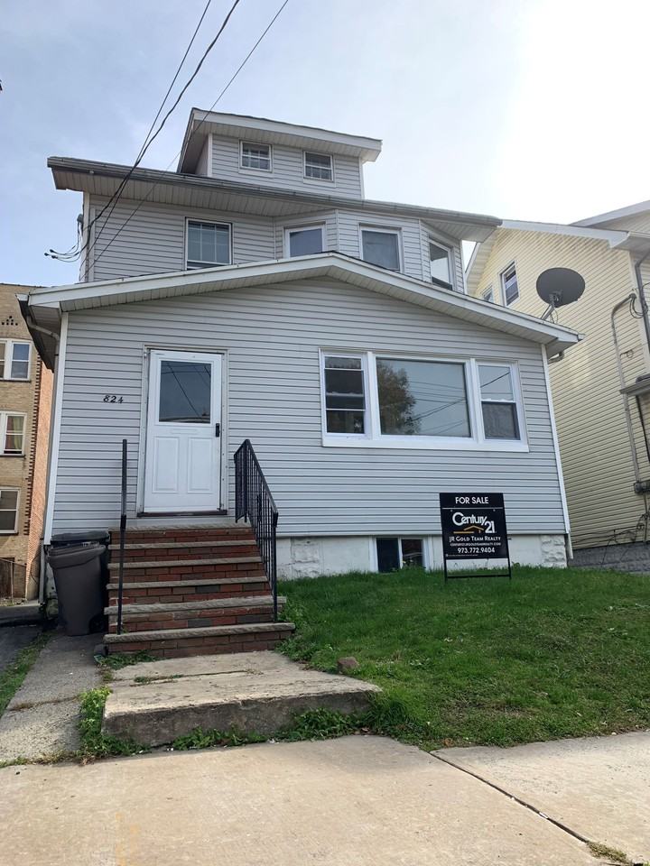 824 Stuyvesant Ave 2nd Floor, Irvington, NJ 07111 2 Bedroom Apartment