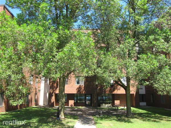 Edgewater Manor - Photo 3 of 20