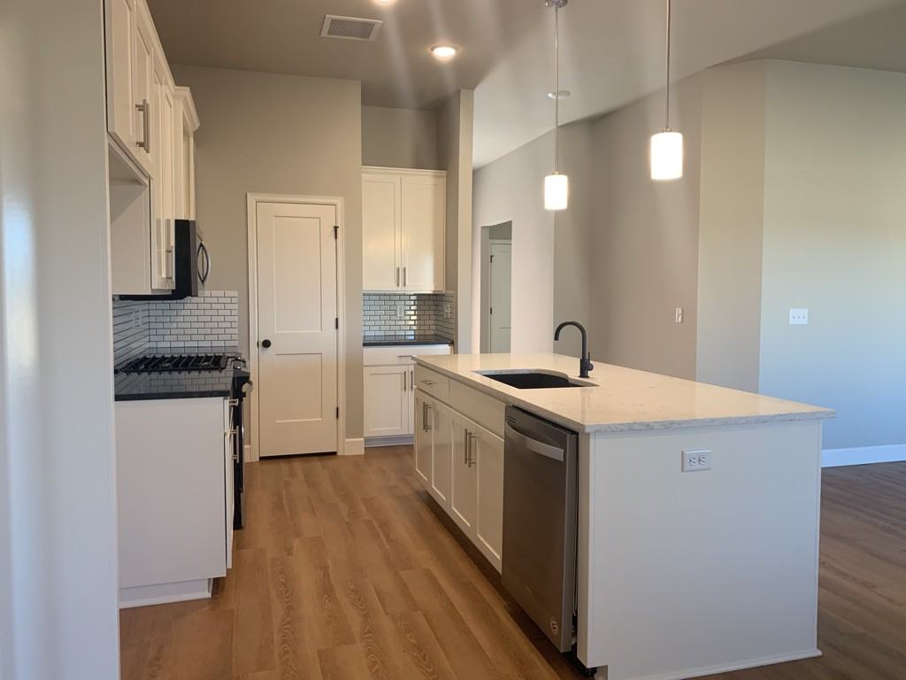 12482 S Norwood Ave - Photo 3 of 15