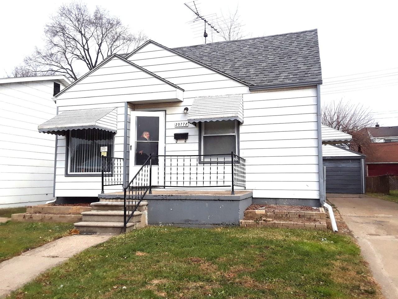 20772 Dexter Blvd - Photo 2 of 32