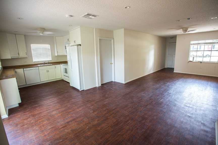 823 Field St - Photo 2 of 12