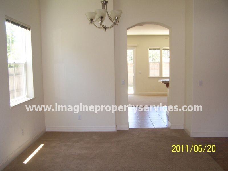 1004 Hildebrand Circle - Photo 3 of 15