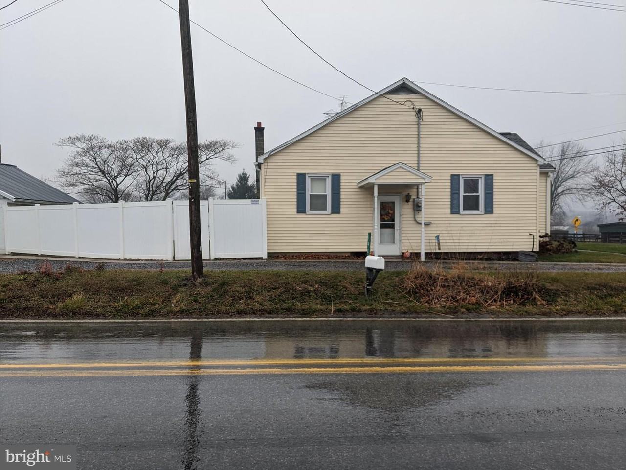 140 Lovers Lane - Photo 3 of 15