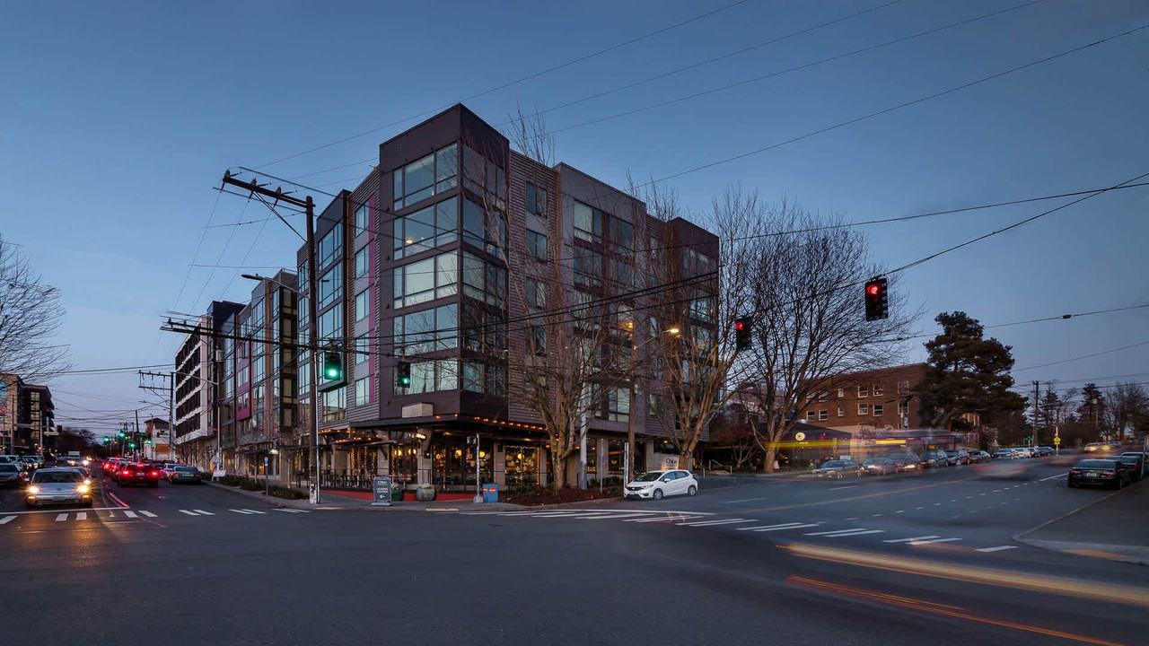 Chloe on Union - Photo 2 of 40