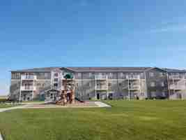 featured image of 202 Fox Hills Pkwy N