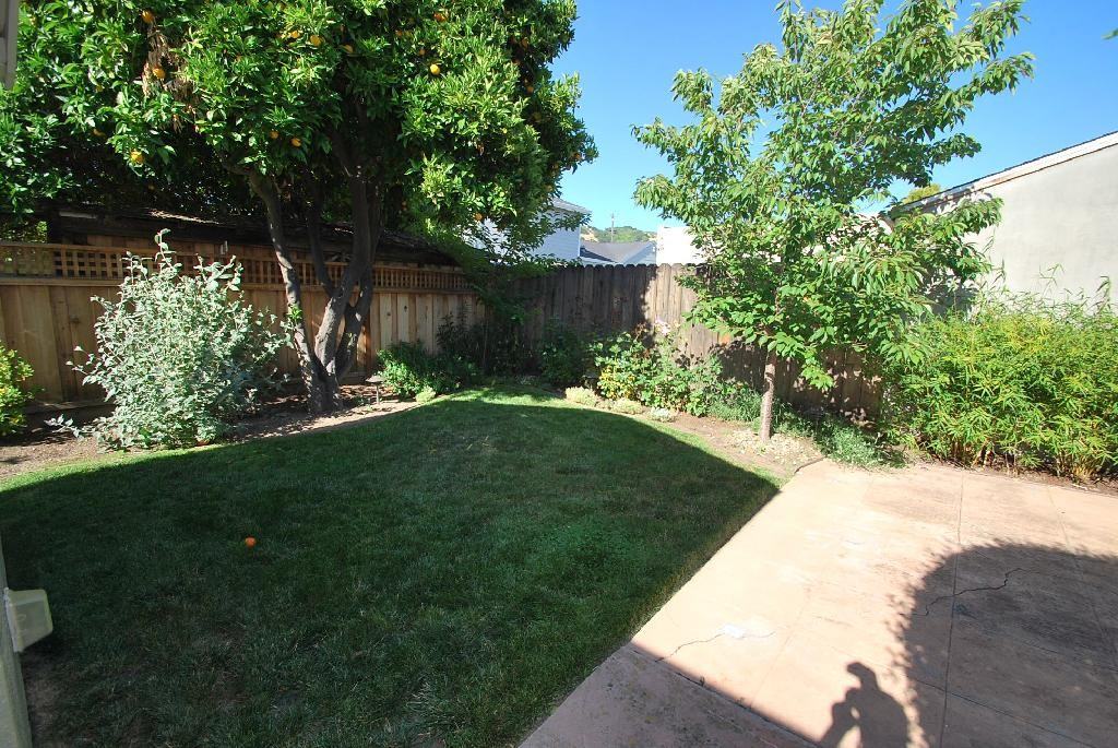 1423 Glen Dr - Photo 2 of 10