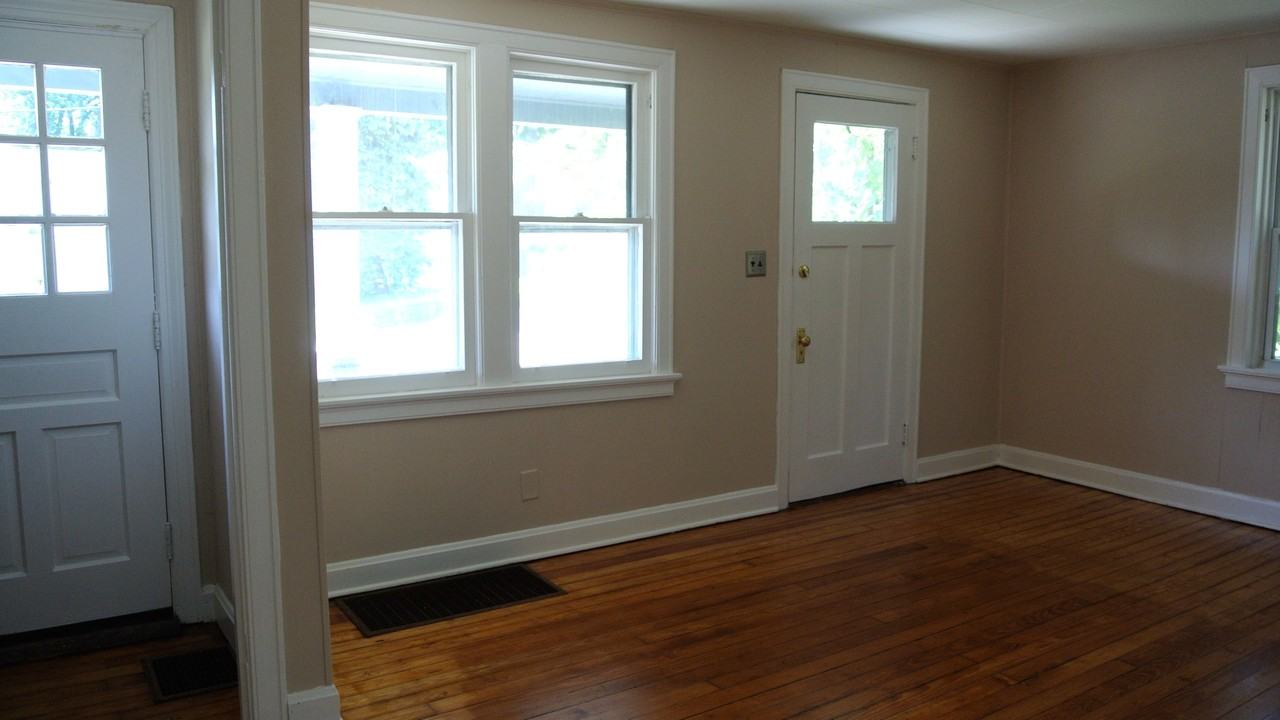 3520 Mary St - Photo 3 of 12