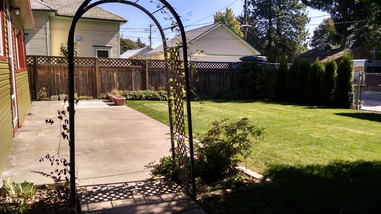 812 E Front Ave - Photo 2 of 18