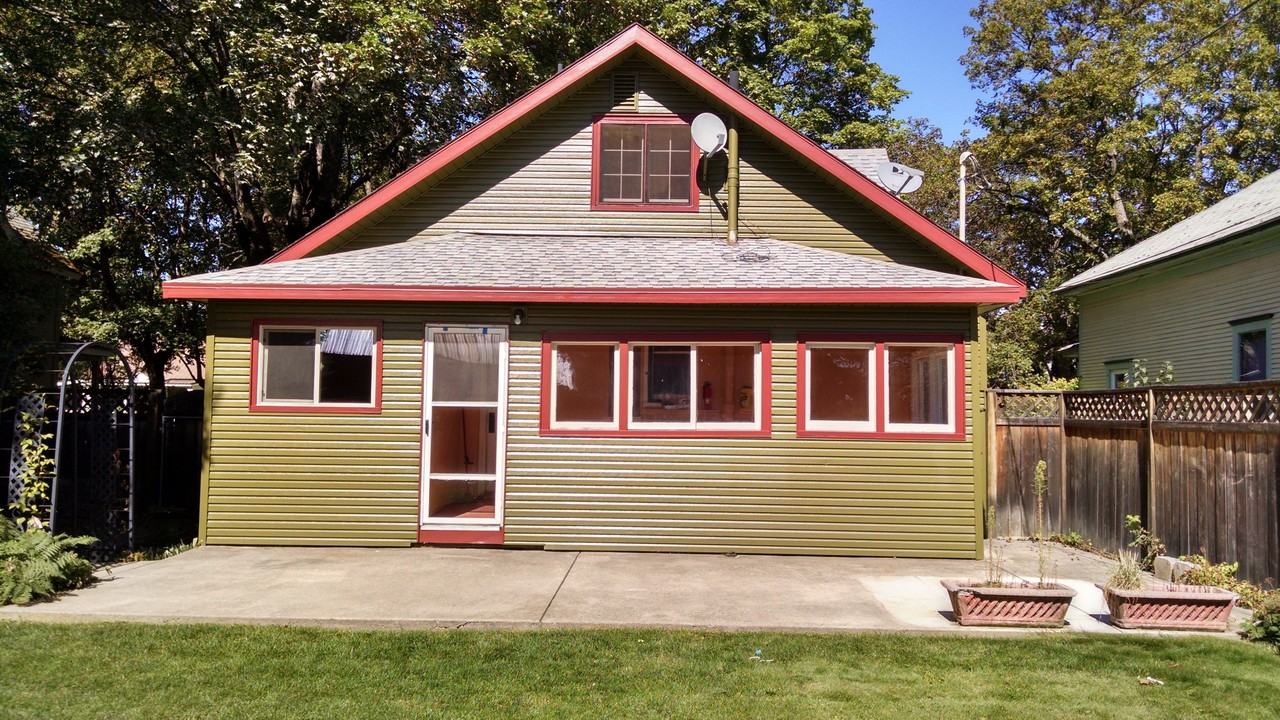 812 E Front Ave - Photo 3 of 18