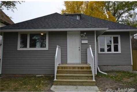 1335 Athol St - Photo 2 of 11