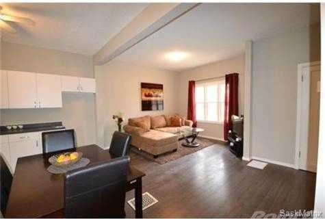 1335 Athol St - Photo 3 of 11