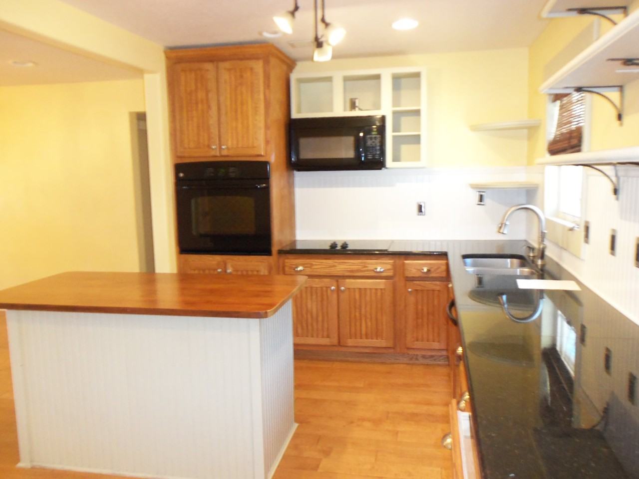 236 Bradley Dr Ne - Photo 3 of 19