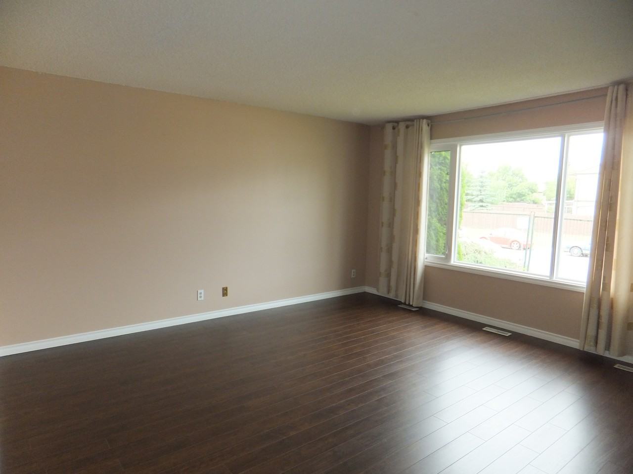 11447 22 Ave Nw - Photo 3 of 8