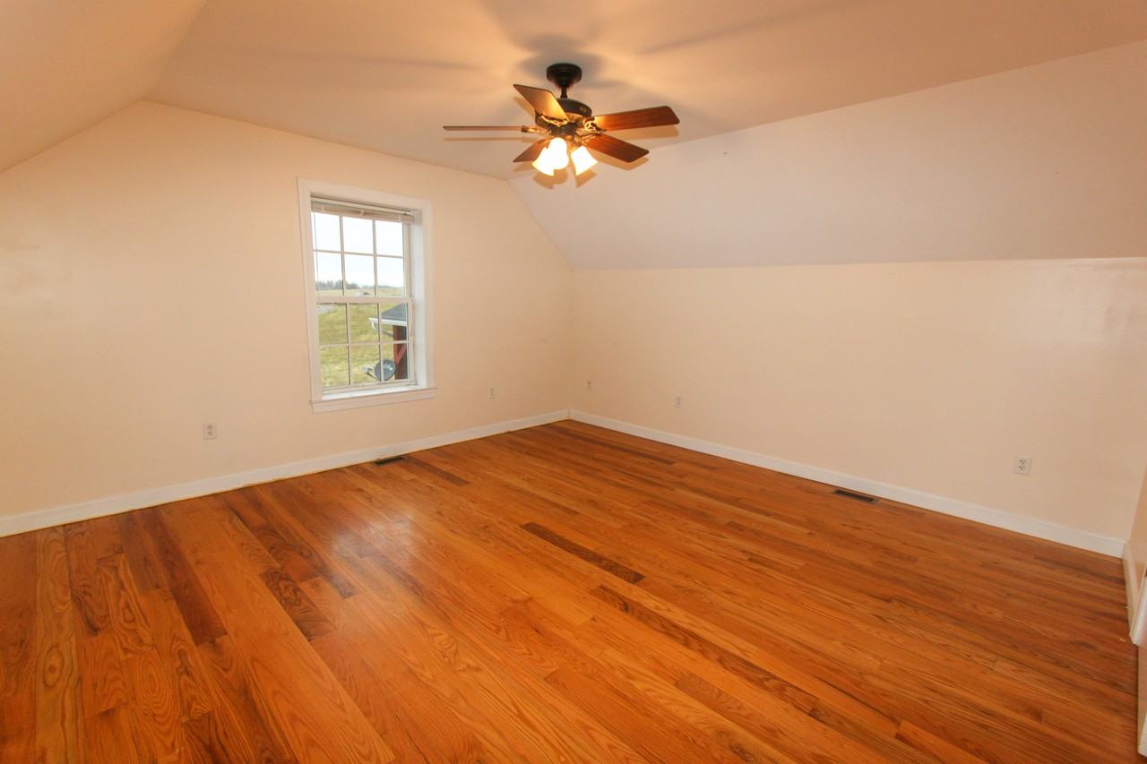 660 Smithfield Ln - Photo 2 of 16