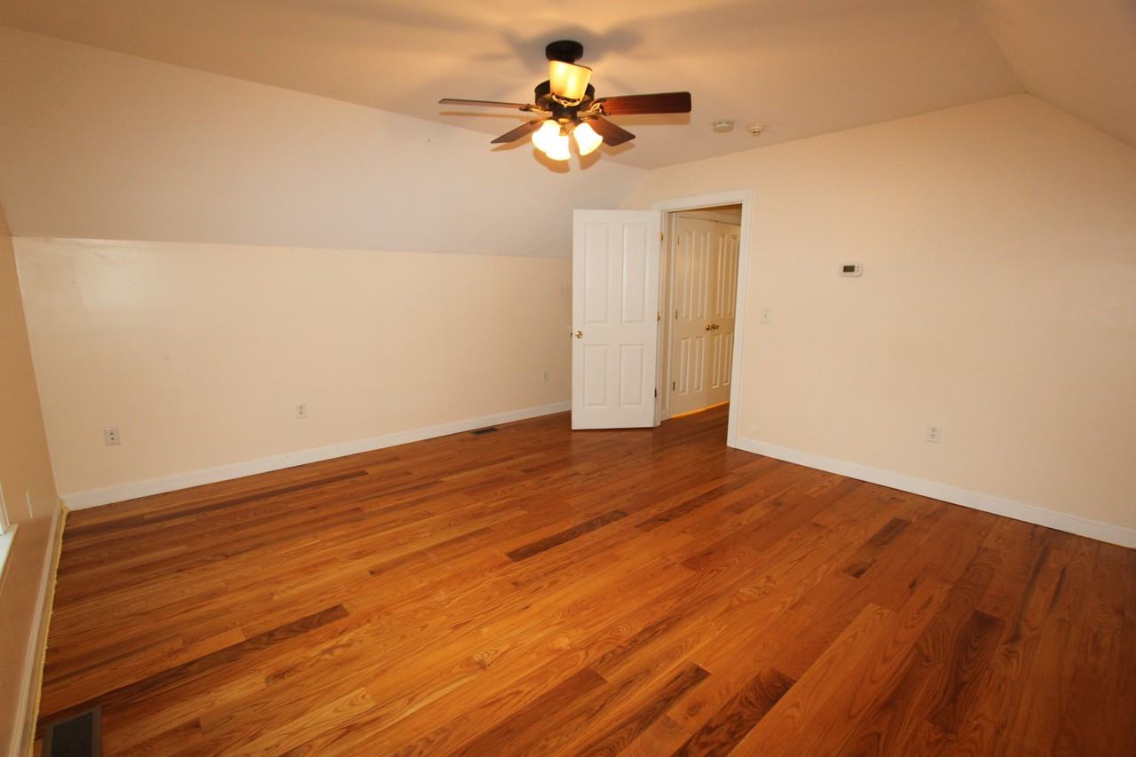 660 Smithfield Ln - Photo 3 of 16