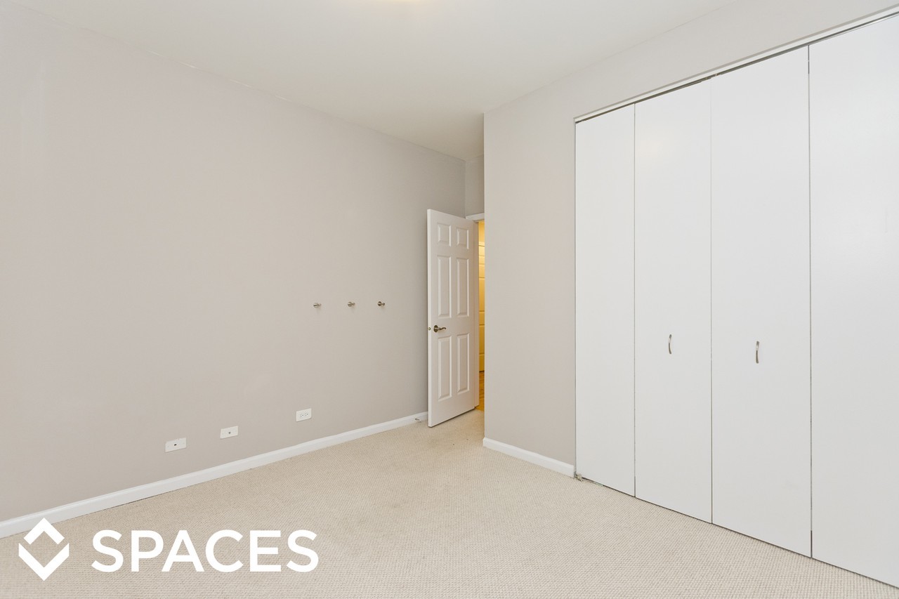 4072 N Sheridan Rd - Photo 3 of 12