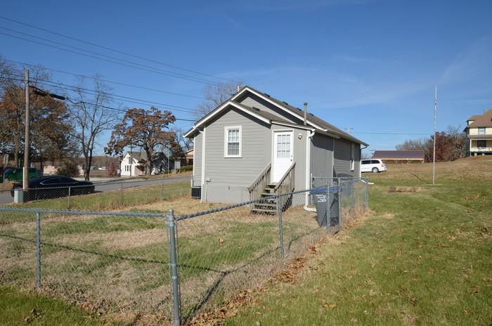 903 West Mechanic Street - Photo 2 of 16
