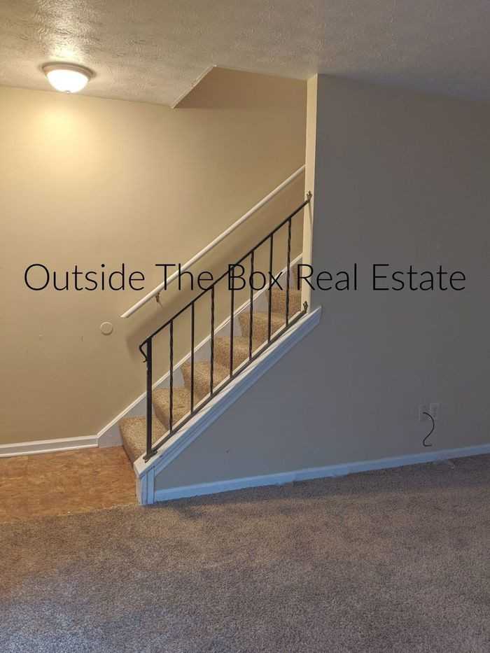 967 Taylorsview Drive - Photo 3 of 8