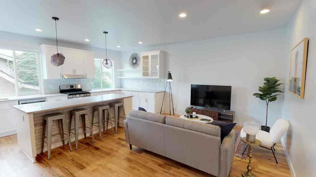 Pristine Portland home near the MAX Line - Photo 2 of 16