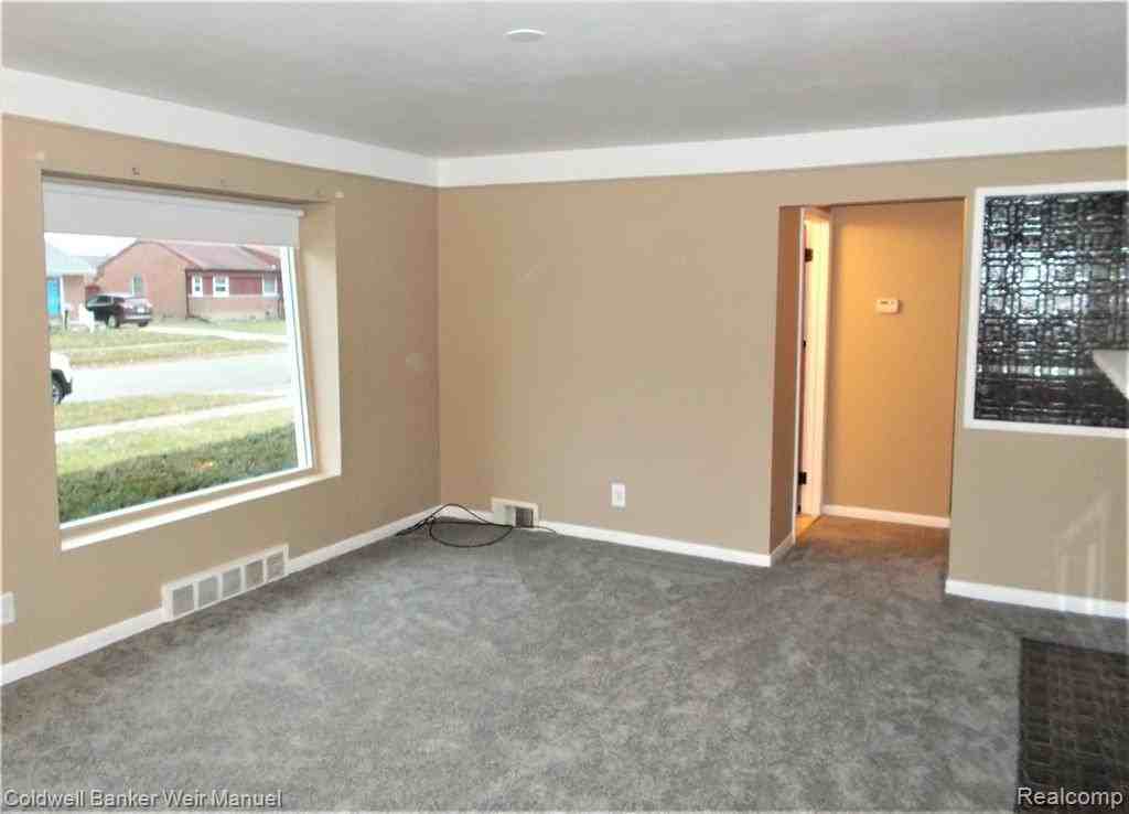 31389 Artesian Drive - Photo 2 of 12