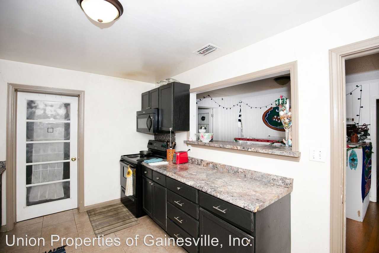 2718 W University Avenue - Photo 3 of 10