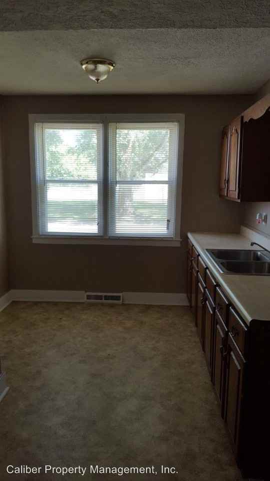 3303-3305 Iowa Ave - Photo 2 of 5