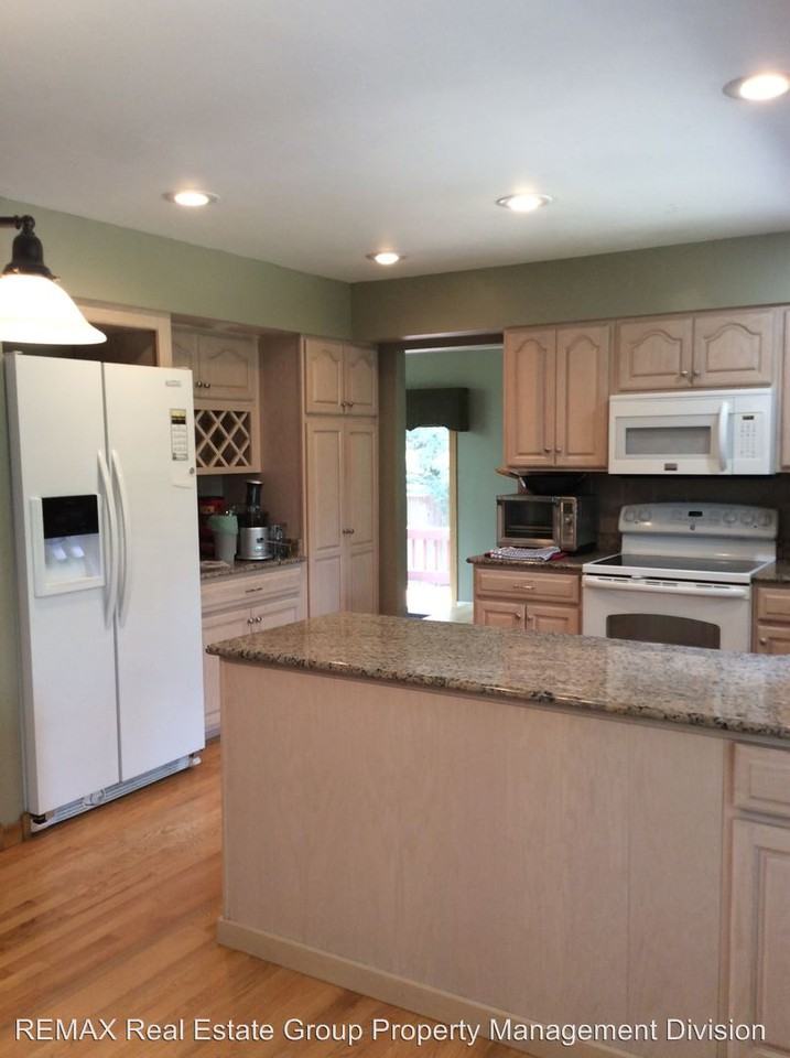 2145 Ramsgate Terrace - Photo 3 of 27