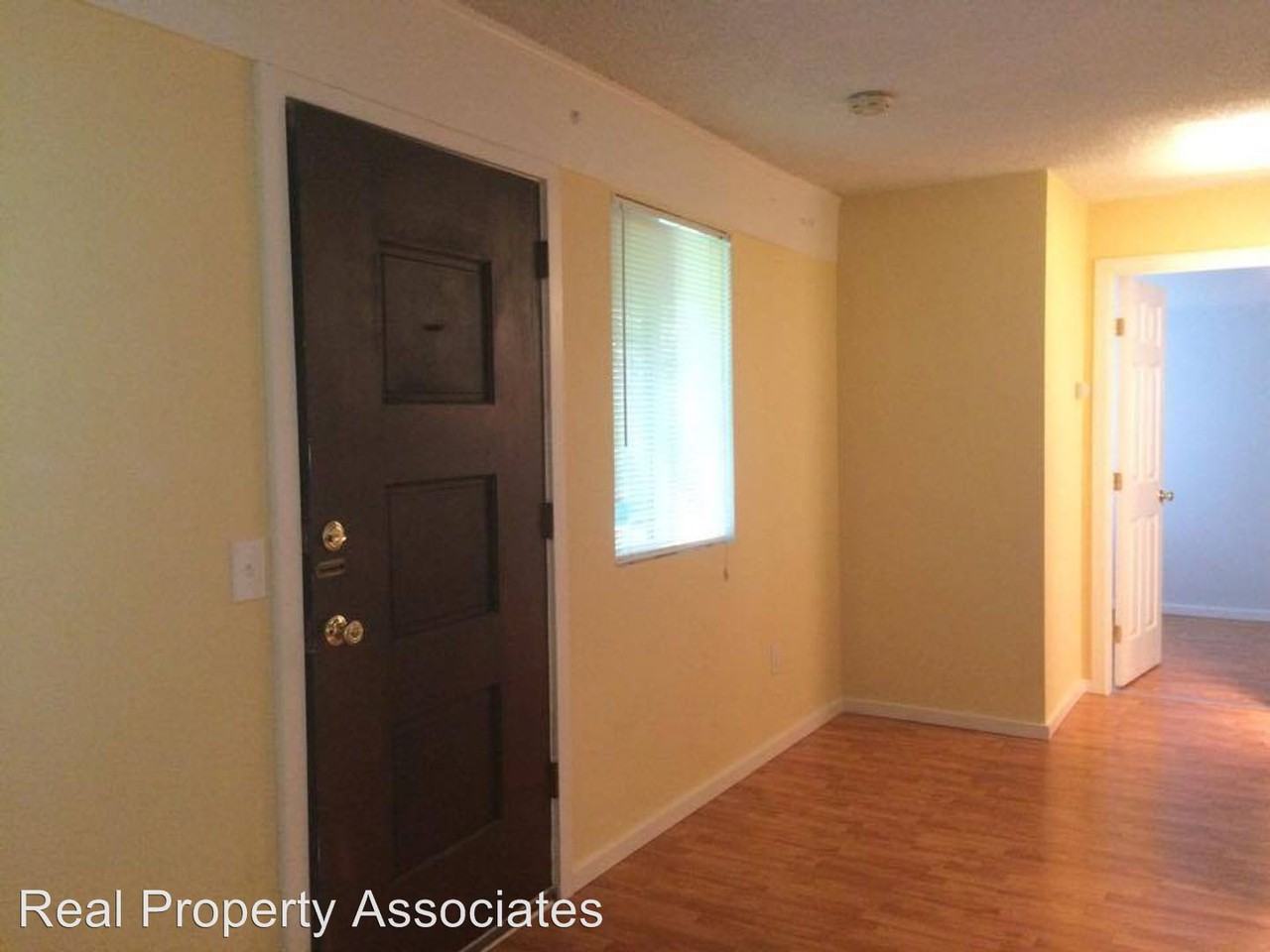 7318 35th Ave NE - Photo 3 of 4