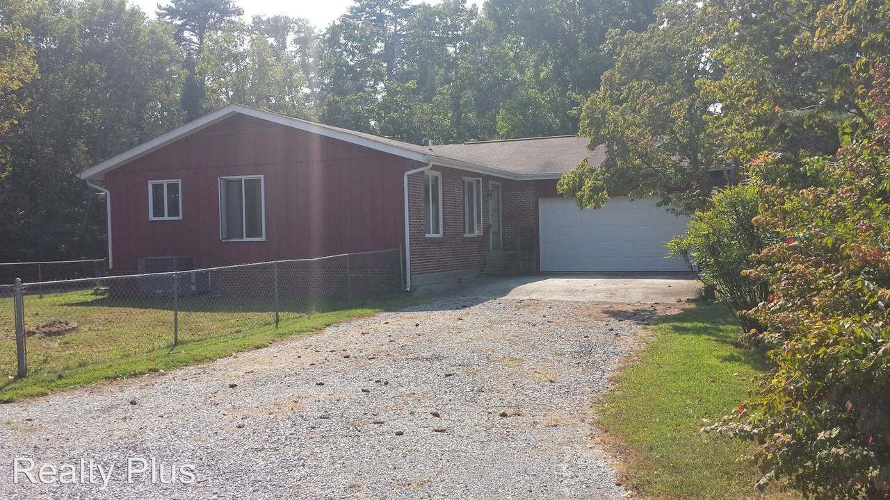 204 New Center Drive - Photo 3 of 21
