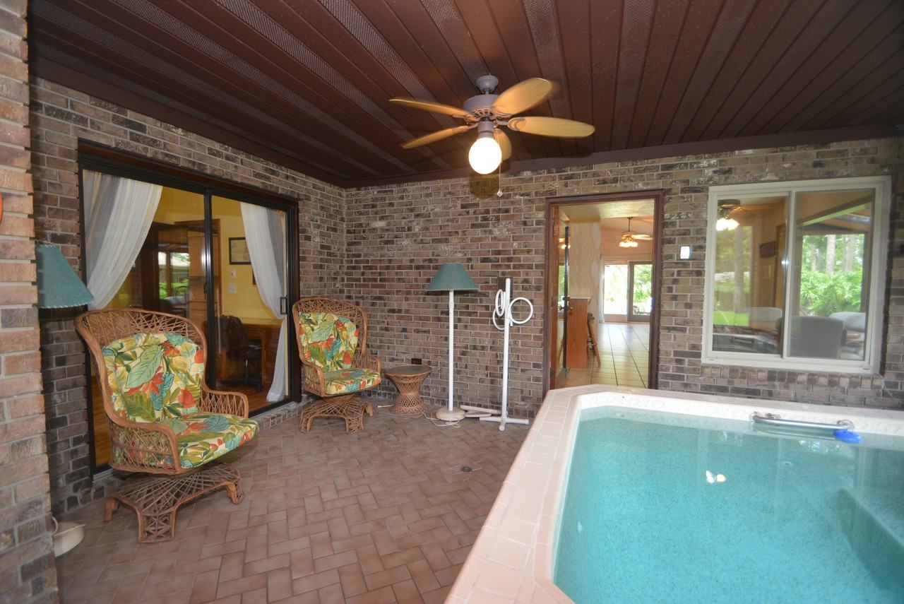 112 Peachtree Cir - Photo 3 of 28