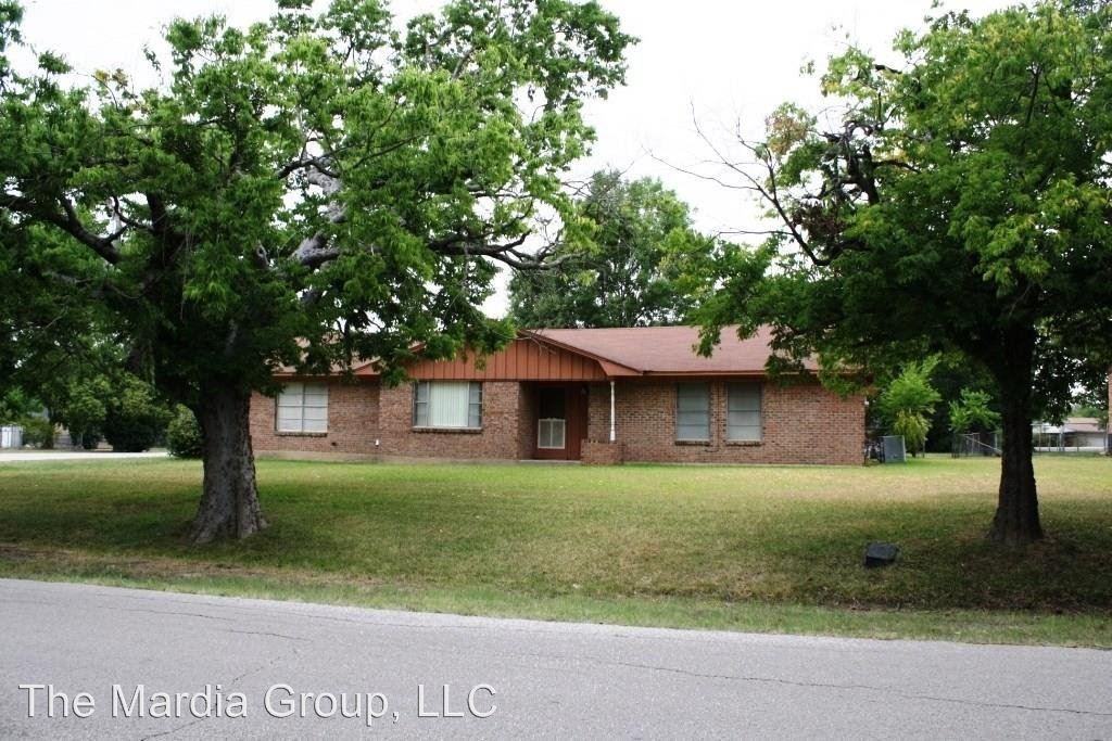 1008 Pecan Drive - Photo 2 of 17