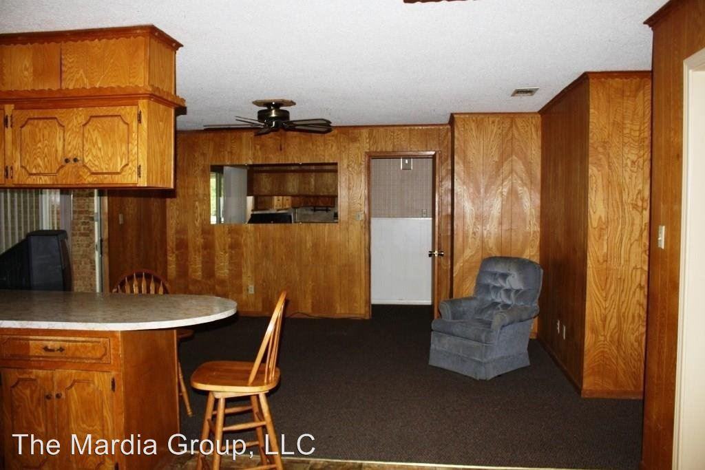 1008 Pecan Drive - Photo 3 of 17