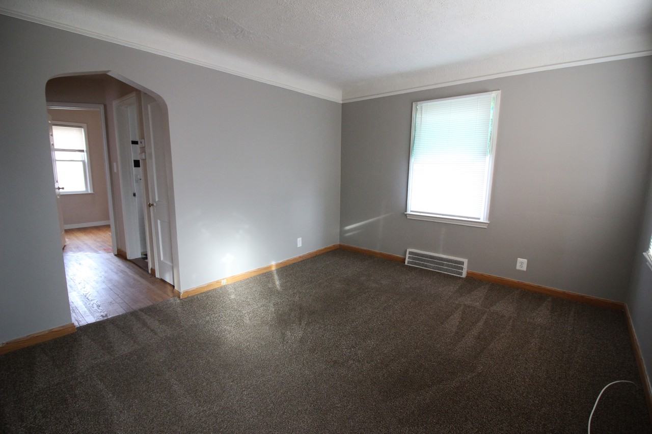 8115 Standard - Photo 3 of 14