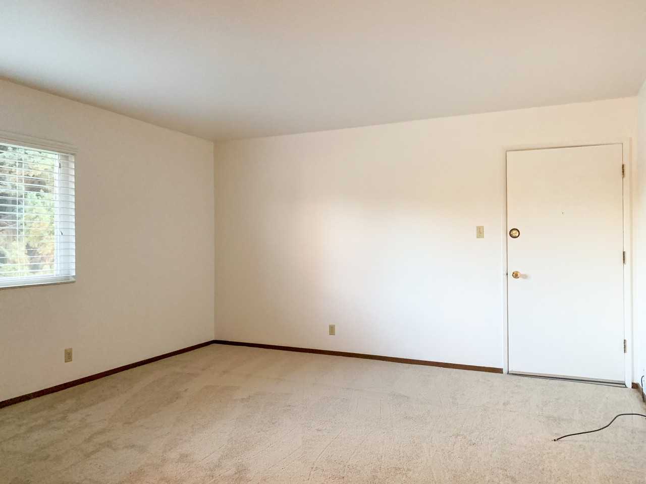 1005 Ravenscourt Ave - Photo 3 of 10