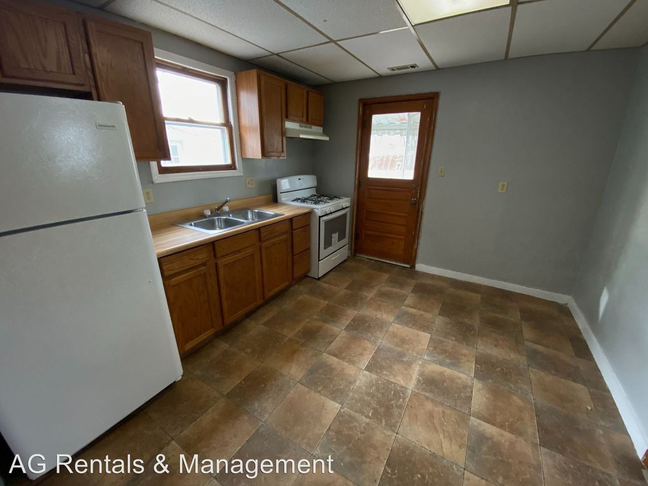 958 Iowa St. - Photo 3 of 8