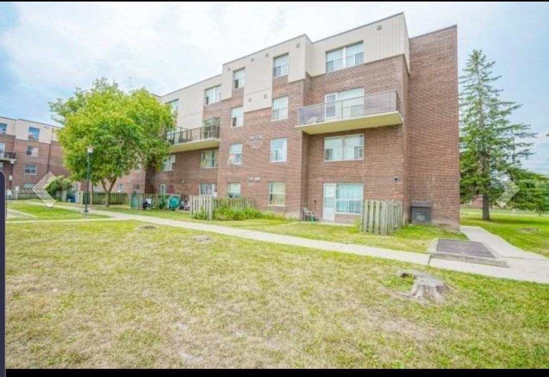 Erindale Station Rd & Dundas St W, Mississauga, ON L5C 2T8 3 Bedroom