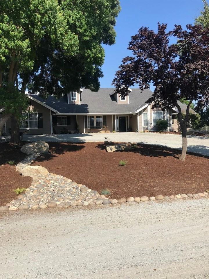 13990 E Nees Ave - Photo 2 of 40