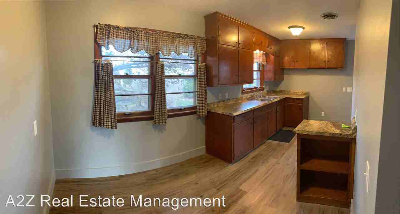 1910 W Pleasant St - Photo 2 of 11