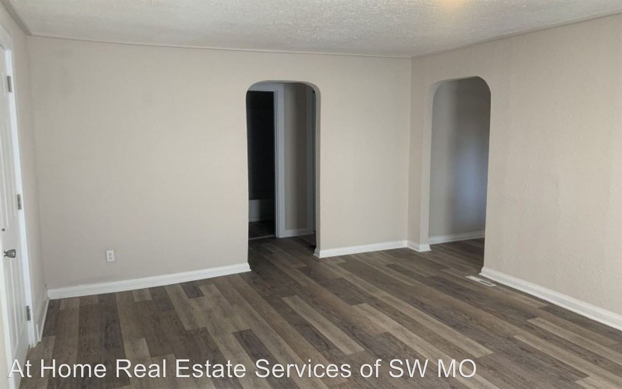 1526 N Hillcrest - Photo 2 of 13