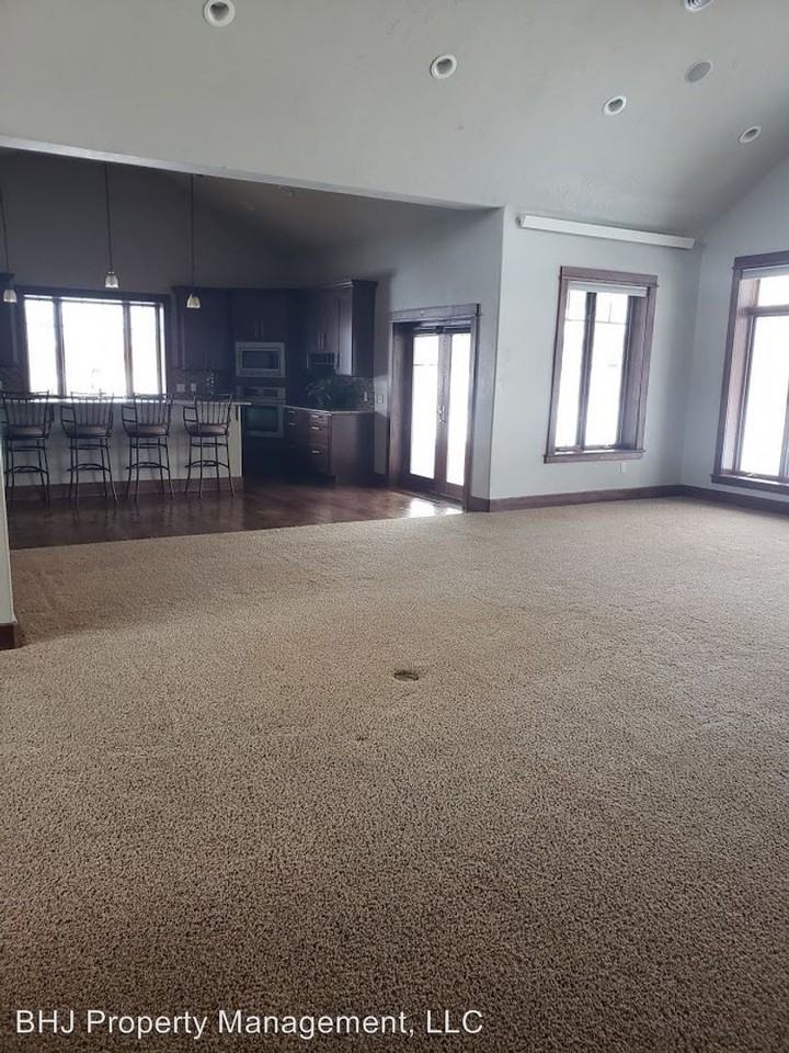 200 Trail Drive - Photo 3 of 33