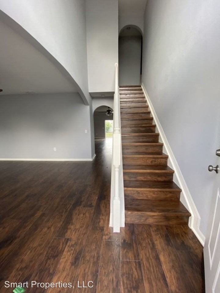 6035 Sunset Vista Dr - Photo 2 of 23