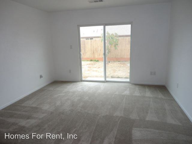 543 Milo St - Photo 3 of 10