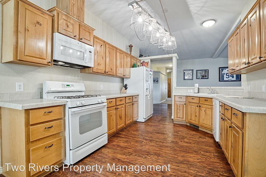 808 Pringle Road - Photo 2 of 9