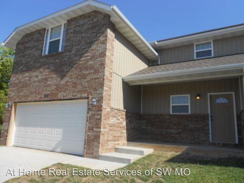 813 E Daniels - Photo 2 of 19