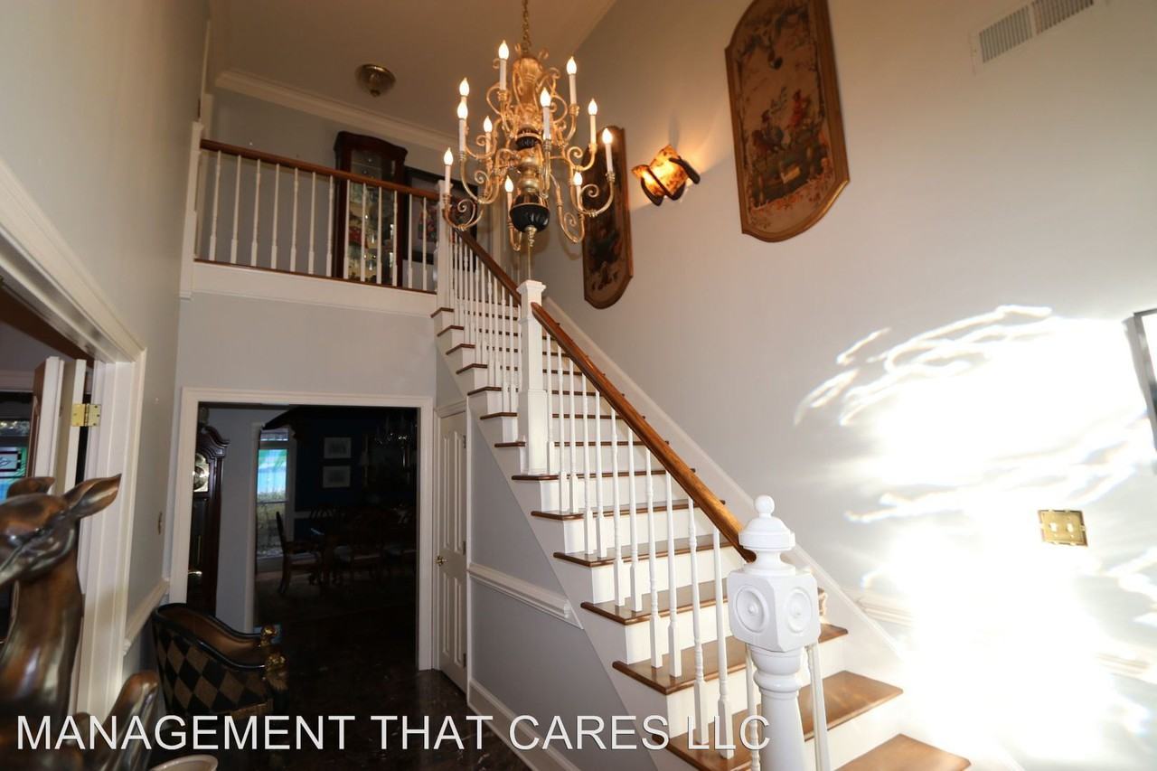 5238 Lexington Park Circle N - Photo 2 of 25