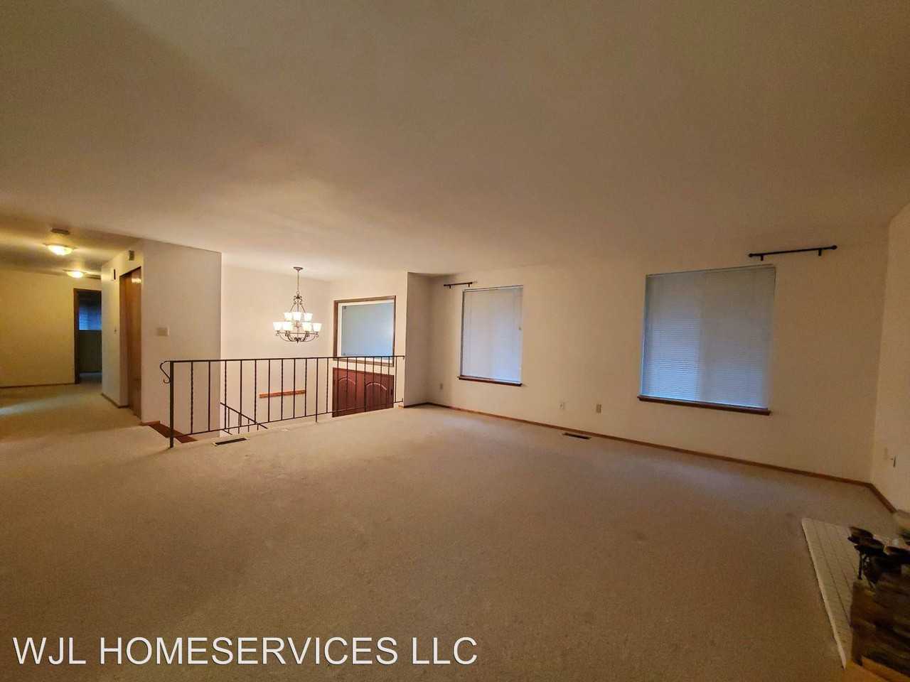 10523 Ne 144th St - Photo 3 of 17
