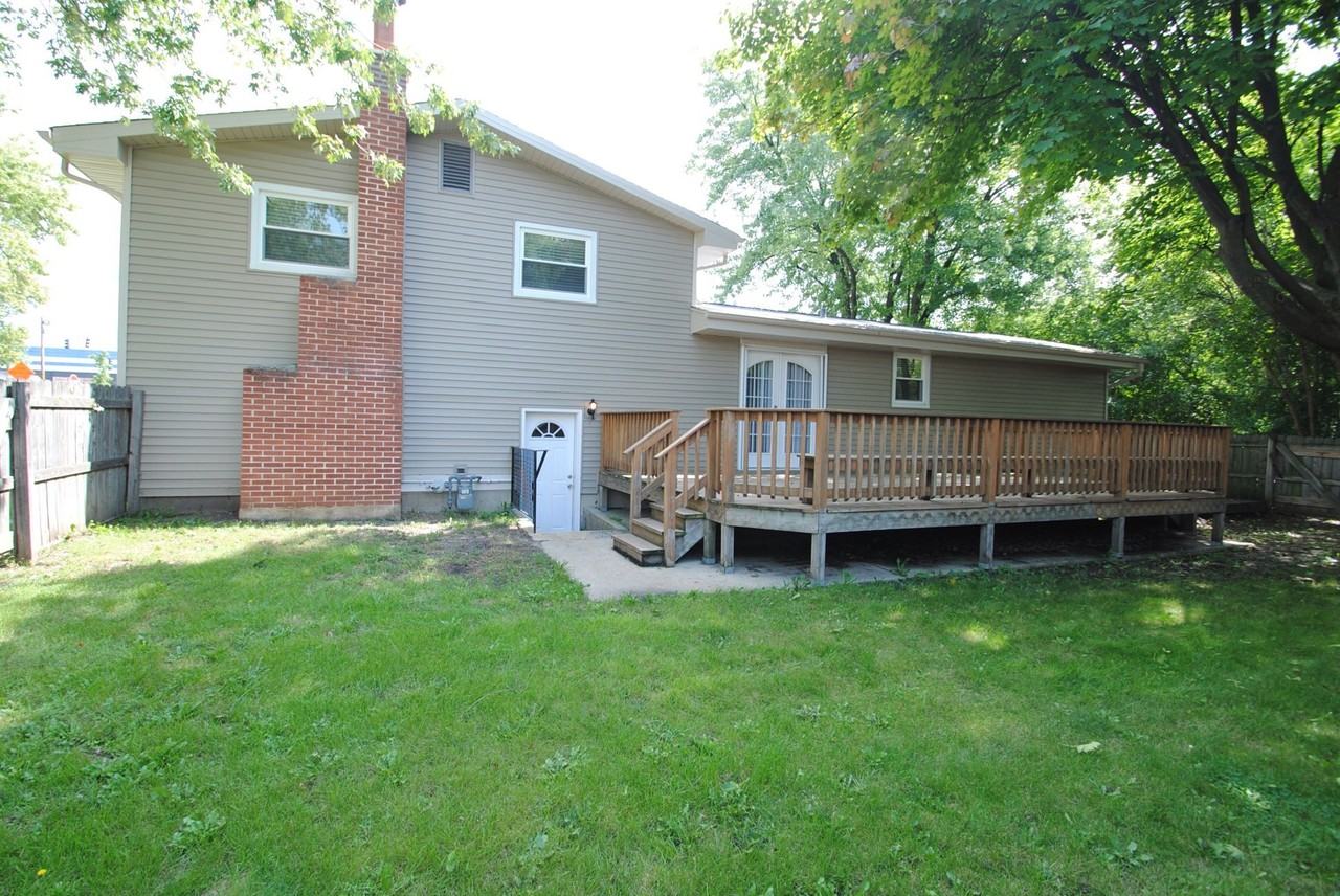 346 Blackhawk Dr - Photo 2 of 9